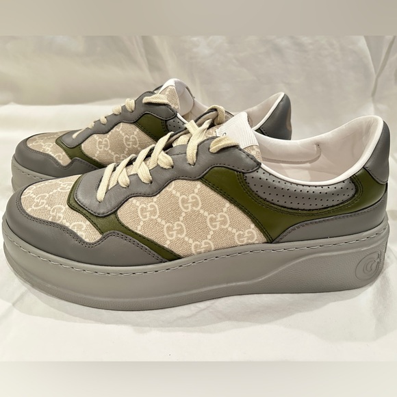 Men’s GUCCI chunky B sneakers - Picture 10 of 10